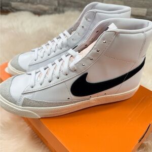 Nike White and Black High-Top blazer mid ‘77 vintage sneakers